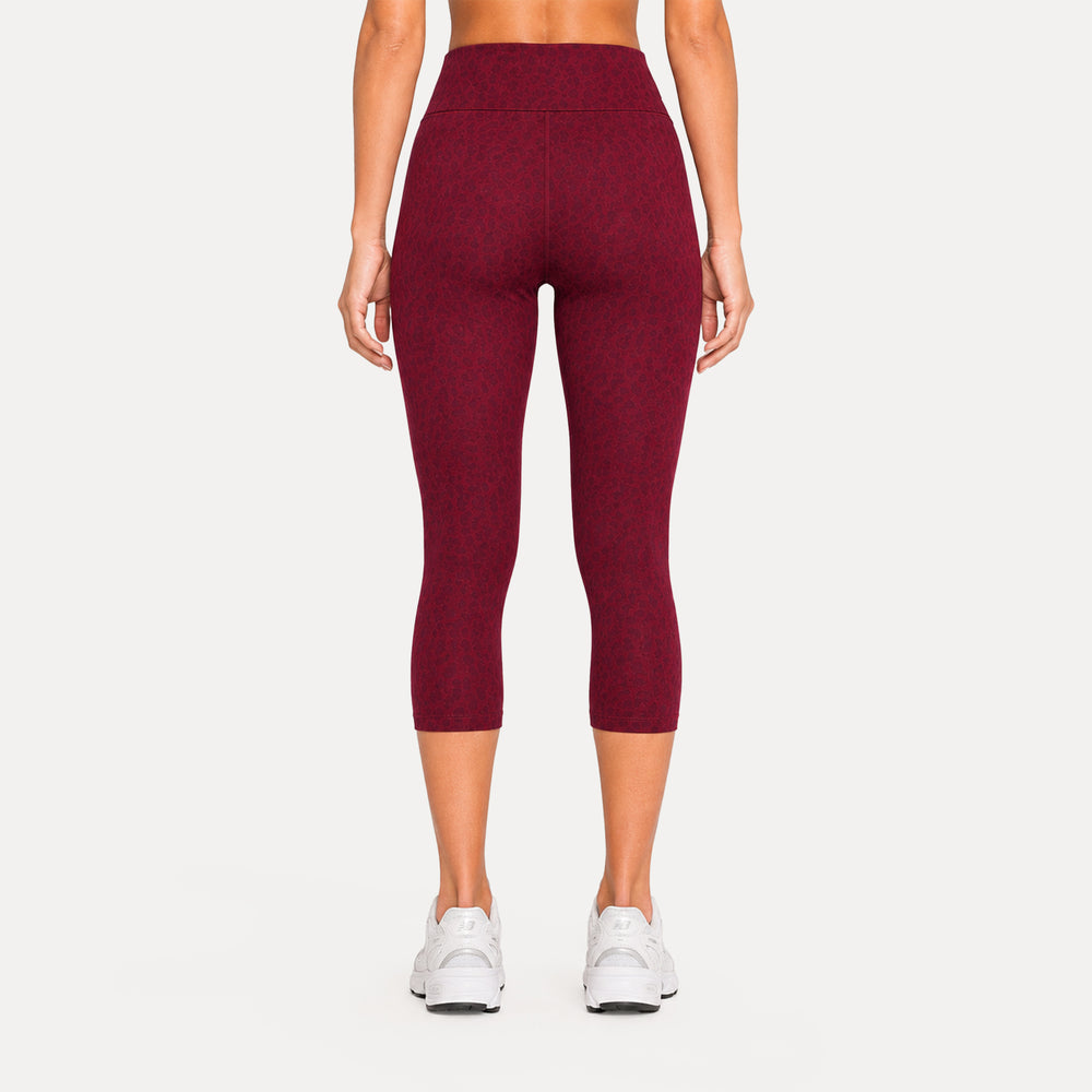 LEO Capri Leggings Velvara