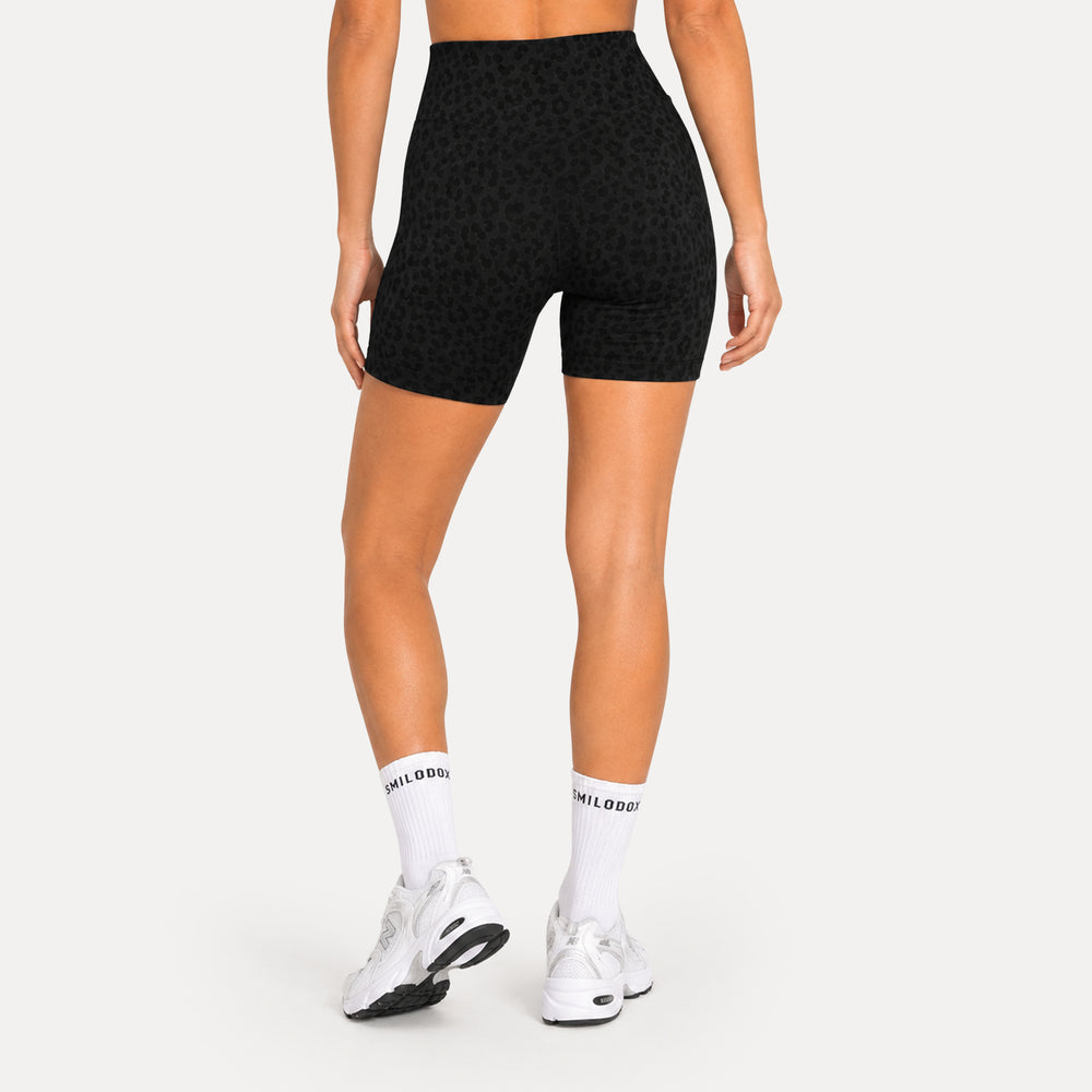 LEO Shorts Velvara